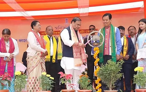 मुख्यमंत्री हिमंत बिस्वा सरमा ने हाथ से बुने हुए सामानों की औपचारिक खरीद शुरू की