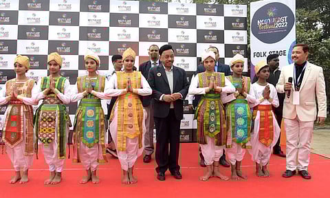 उत्तर पूर्व (एनई) महोत्सव संस्कृतियों का एक मिश्रण प्रदर्शित करने के लिए