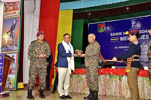 असम: हिमंत बिस्वा सरमा ने सैनिक स्कूल गोलपारा का दौरा किया