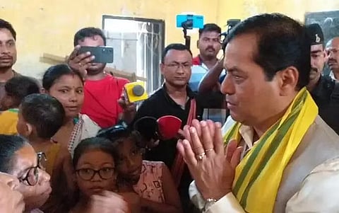 केंद्रीय मंत्री सर्बानंद सोनोवाल ने बाढ़ प्रभावित लोगों से मुलाकात की