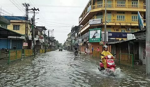 असम बाढ़ पीड़ितों के लिए शिवसेना के बागियों ने दिया दान