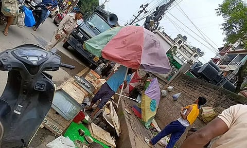 गुवाहाटी नगर निगम (जीएमसी) ने रेहड़ी-पटरी वालों को बेदखल करना रखा जारी