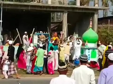 धुबरी में मस्जिद कमेटी के बीच संघर्ष, एक की मौत, कई घायल