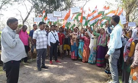 खर्जन टीई कार्यकर्ताओं ने किया धरना प्रदर्शन