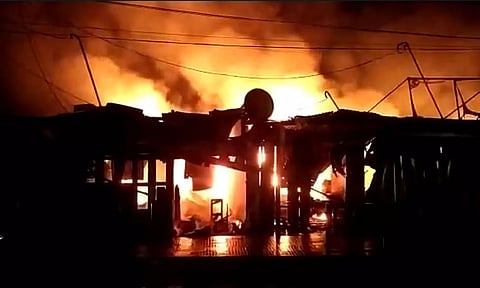 जगीरोड पर आग; कई दुकानें जलकर खाक हो गईं