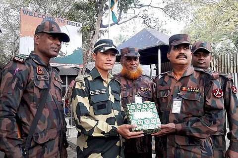 भारतीय, बंगलादेशी सीमा रक्षकों ने एक-दूसरे को ईद की बधाइयां दीं