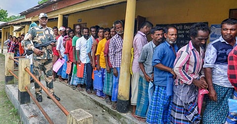 एनआरसी के विरोध में मुख्यमंत्री और बॉर्डर पुलिस के फूंके पुतले