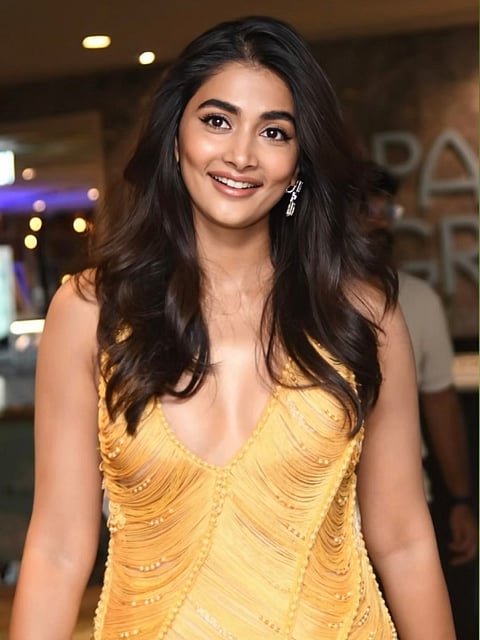 Actress Pooja Hegde pics and facts