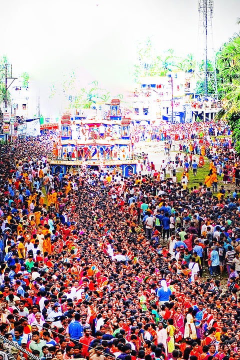 Why do people want to live in groups?