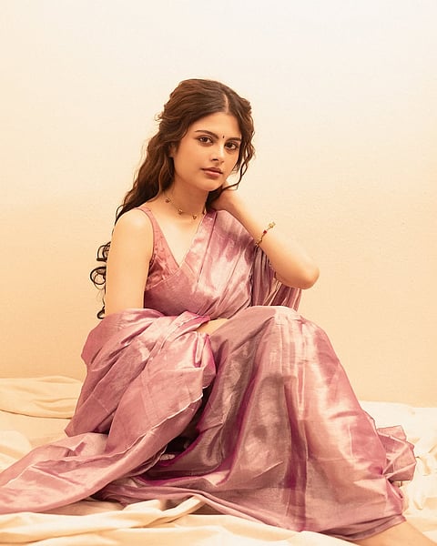 Lubber Pandhu Fame Sanjana facts and pics