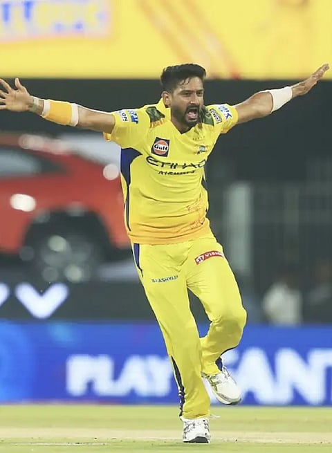 Top 5 bowlers who bowled most dot balls in IPL 2025