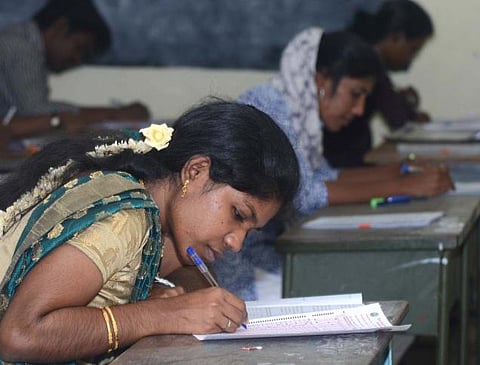 டி.என்.பி.எஸ்.சி. தேர்வில் புதிய பாடத்திட்டத்தால் பாதிப்பு