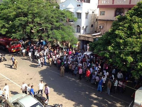 சென்னை கீழ்ப்பாக்கம் அடுக்குமாடி குடியிருப்பில் பயங்கர தீ விபத்து