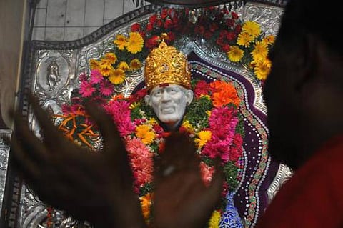 குருவின் பாதங்கள்