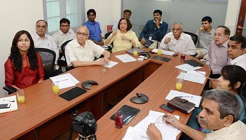 ஆய்வறிக்கைகள் மட்டும் போதாது, தீர்வுகளும் சொல்லப்பட வேண்டும் - மேற்கு வங்க ஆளுநர் எம்.கே.நாராயணன் அறிவுரை