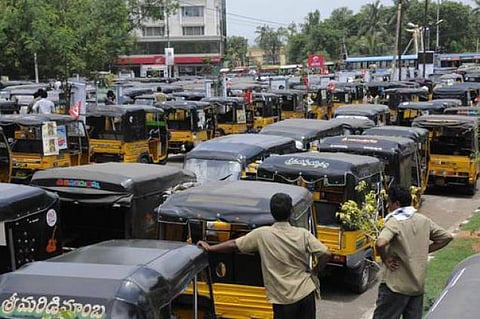 ஆட்டோக்களுக்கு மீட்டர் பொருத்த கெடு: அரசாணைக்கு தடை கோரி வழக்கு