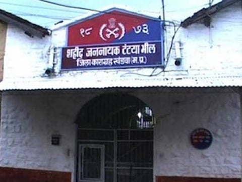 மத்தியப் பிரதேச சிறையில் இருந்து 7 சிமி பயங்கரவாதிகள் தப்பியோட்டம்