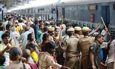 திருப்பதி செல்லும் பக்தர்களால் ரயில்களில் கூட்ட நெரிசல்