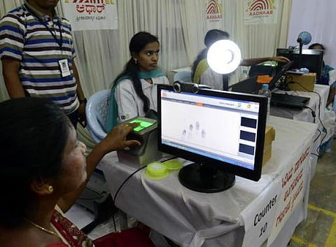 ஆதார் அட்டை: மத்திய அரசு மனு விசாரணைக்கு ஏற்பு