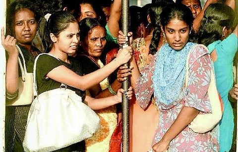 ஆண்கள் சூழ் உலகு