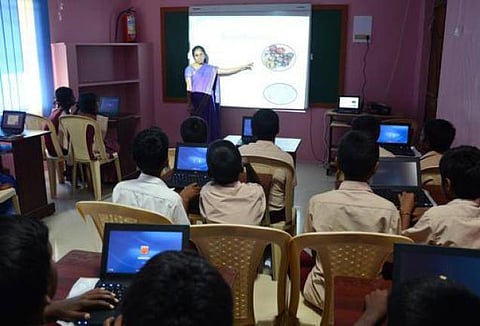 100 ஆதிதிராவிடர் பள்ளிகளில் ஸ்மார்ட் கிளாஸ் ரூம் அறிமுகம்