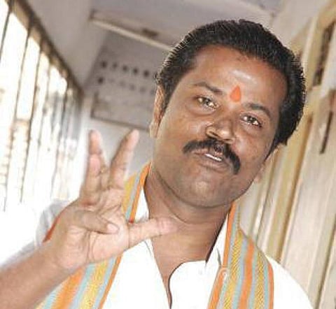 தீவிரவாதிகளுக்குக் கட்டளையிடும் அமீர் யார்?