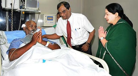 ஆய்வாளர் லட்சுமணனுக்கு ஜெயலலிதா நேரில் பாராட்டு