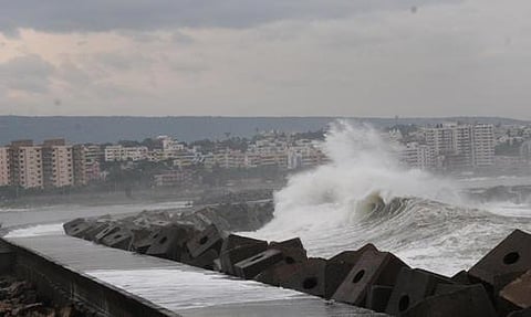 பைலின் புயலுக்கு 23 பேர் பலி: 5 லட்சம் ஹெக்டேர் பயிர்கள் நாசம்