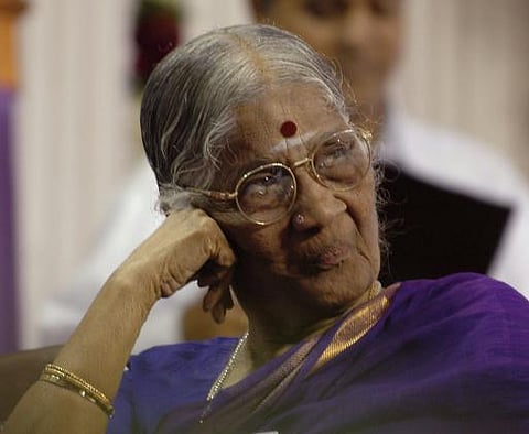 சமூக சேவகி சரோஜினி வரதப்பன் காலமானார்