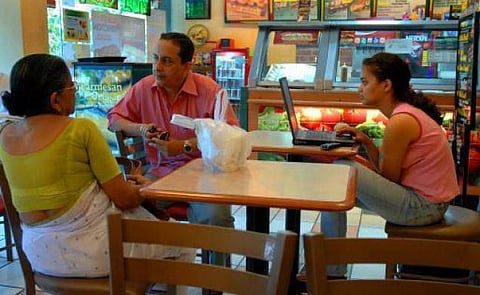 என் இனிய தமிழ் எழுத்தாளர்களே...