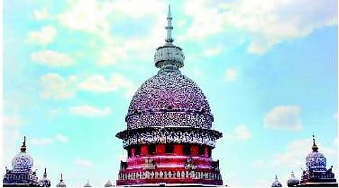 உயர் நீதிமன்ற கலச மாடங்களின் வண்ணத்தை புதுப்பிக்க ஏற்பாடு