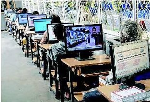 தீபாவளிக்கு 8,350 சிறப்பு பேருந்துகள்: கோயம்பேட்டில் 15 சிறப்பு முன்பதிவு மையங்கள்