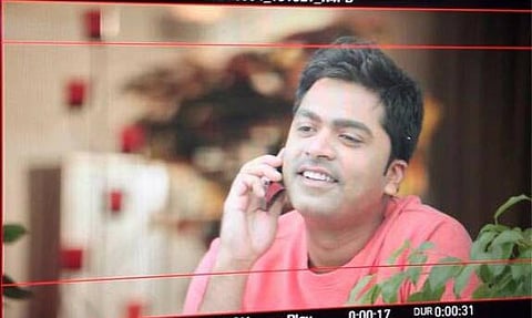 போனில் கடலைப் போடும் சிம்பு!