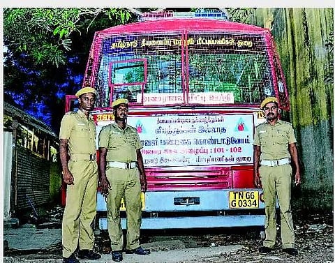 தீபாவளி கொண்டாடாத தீயணைக்கும் ஹீரோக்கள்- அவசர உதவிக்கு டயல் செய்க 101, 102