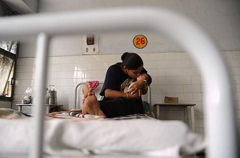 குமரி: அசத்தும் அரசு மருத்துவமனைகள்; தனியாரைப் புறந்தள்ளி அதிகரிக்கும் குவா... குவா..!