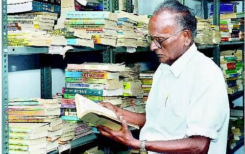 ஏழைகளுக்கு இங்கே புத்தகங்கள் இலவசம் - தூத்துக்குடியில் ஒரு புத்தக வங்கி