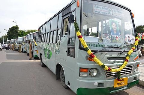 சிறிய பஸ்களில் இலைகள்: தமிழக அரசுக்கு உயர் நீதிமன்றம் நோட்டீஸ்