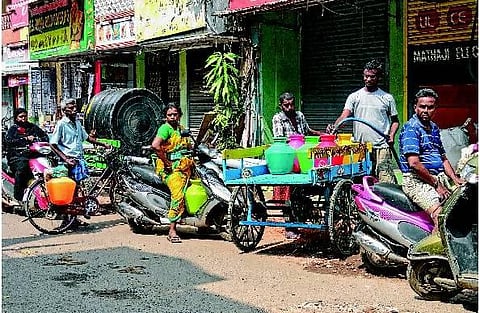 சென்னையில் ஒரு குடம் தண்ணீர் 5 ரூபாய்
