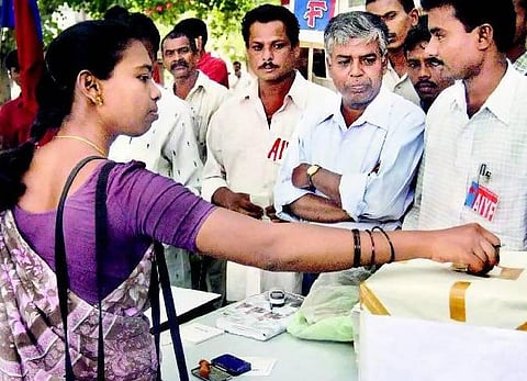 கருத்துக் கணிப்பைத் தடைசெய்ய வேண்டுமா, ஏன்?