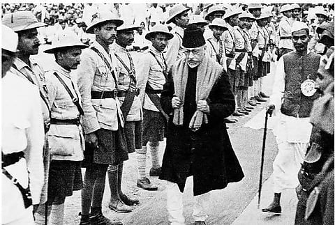 ஆசாத் எனும் மகா அக்பர்