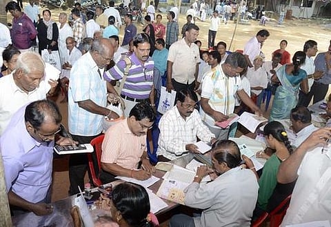 விண்ணப்பம் செய்த 60 நாட்களுக்குள் குடும்ப அட்டை - அதிகாரிகளுக்கு அமைச்சர் காமராஜ் அறிவுரை