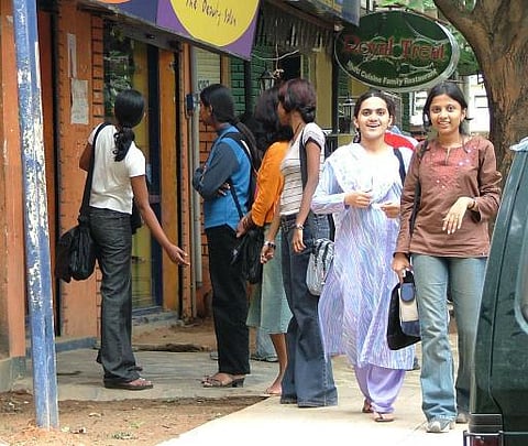 நண்பர்கள் சந்திப்புக்கு ஏற்ற உடை