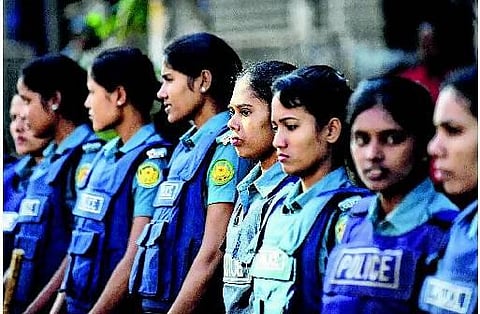 வங்கதேச அமைச்சர்கள் கூண்டோடு ராஜிநாமா