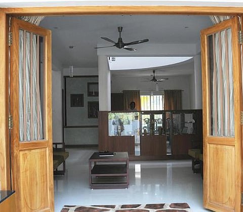 கதவு, ஜன்னலில் செலவைக் குறைக்க வழி