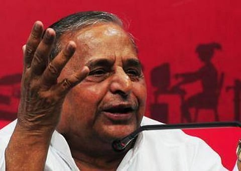 ஆங்கிலத்தை விடுத்து இந்தியை ஆதரியுங்கள்- முலாயம் சிங்