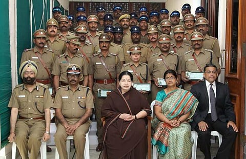 பக்ருதீன் கைதுக்கு உதவிய போலீசார் 238 பேருக்கு முதல்வர் பரிசு