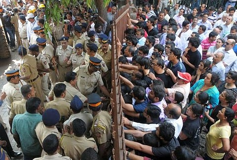 கேம்ப கோலா குடியிருப்பு மக்களுக்கு மே 31 வரை அவகாசம்