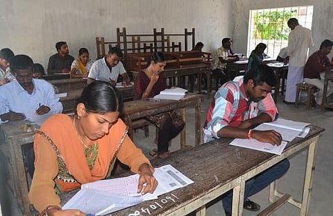 குரூப்-1 தேர்வுக்கான வயதுவரம்பு உயர்வு? - தமிழக அரசு தீவிர பரிசீலனை