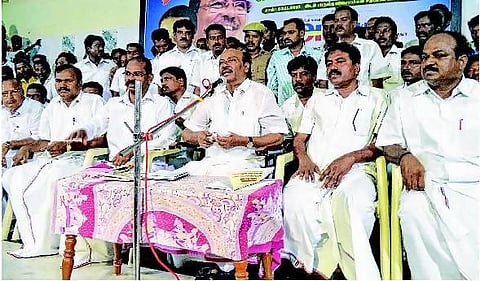 தமிழகத்தில் இன்று போலீஸ் ஆட்சிதான் நடக்கிறது - டாக்டர் ராமதாஸ் கடும் தாக்கு