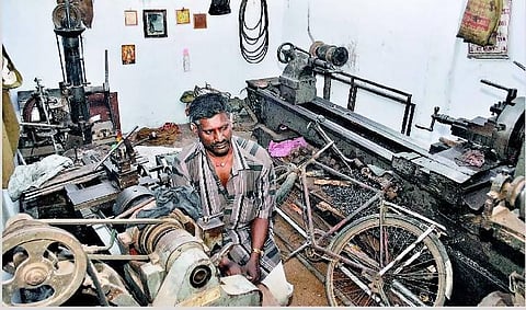 திண்டுக்கல்: 9 மணி நேர மின்தடையால் ரூ.130 கோடி வர்த்தகம் பாதிப்பு